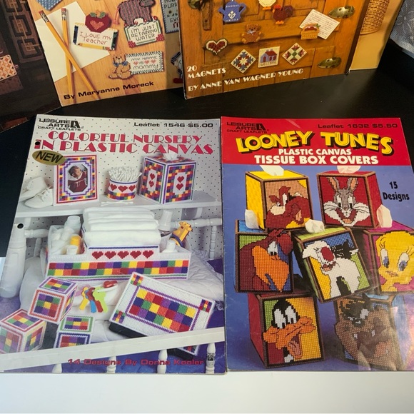 Plastic Canvas Craft Leaflets Collection lot of 8 Leisure Arts Christmas & more - Picture 2 of 5